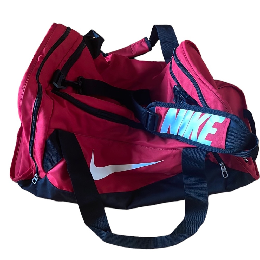 nike red duffel bag